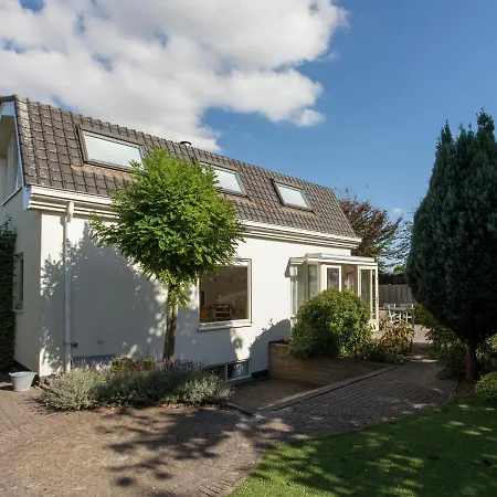 Serene Holiday Home In Noordwijk With Terrace Ferienhaus